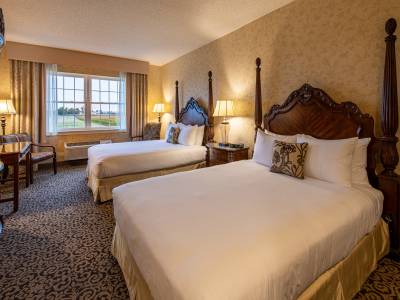 Double Queen room at AmishView Inn & Suites