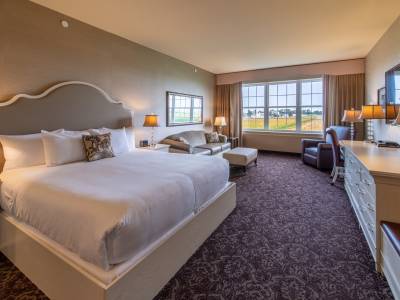 Grand King room at AmishView Inn & Suites