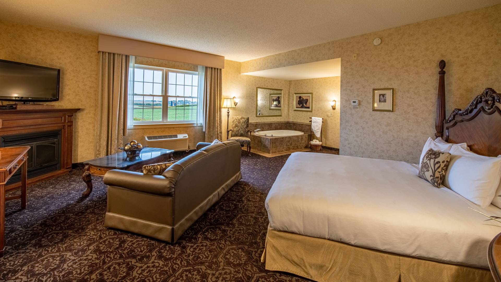 studio suite room with bed and hot tub