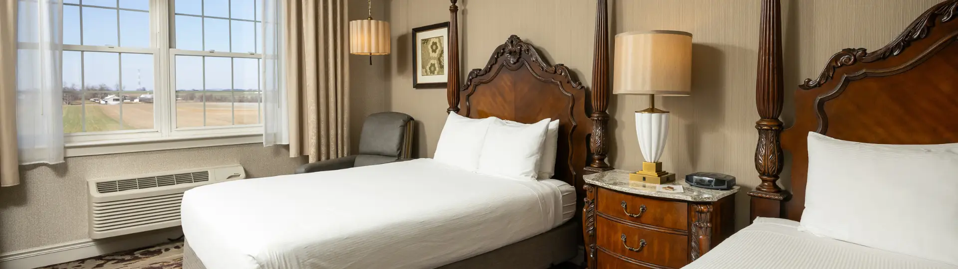 Deluxe Double Queen Room at AmishView