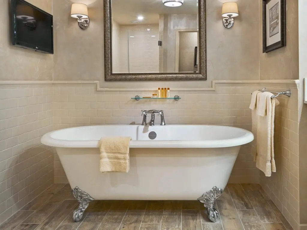romantic clawfoot tub at AmishView Inn & Suites, Lancaster, Pennsylvania