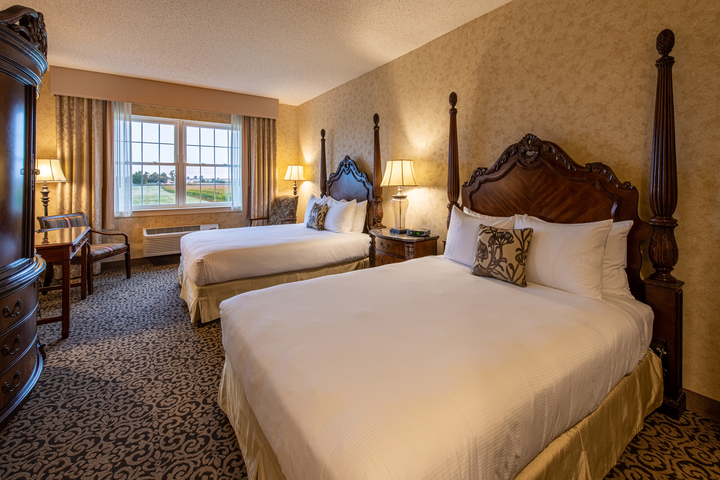 Double Queen Room Lancaster County AmishView Inn & Suites