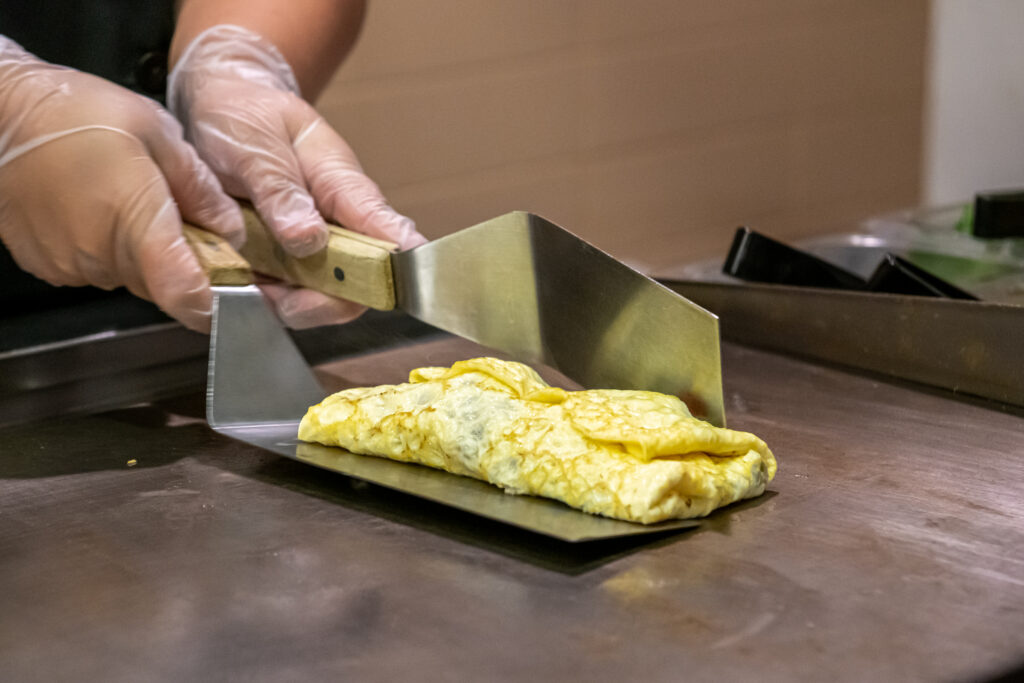 Omelet getting made at AmishView breakfast buffet.